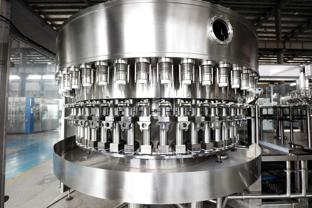 客户案例:告别导轨半年一换,滚轮导轨为高速产线注入持久动力 客户案例:告别导轨半年一换,滚轮导轨为高速产线注入持久动力