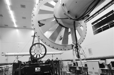 智鑫航真空滚轮导轨：太空模拟器极限工况的传动优选