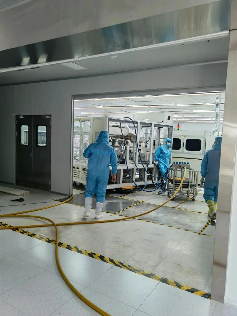 滚轮导轨在半导体设备检修搬运工装中的应用