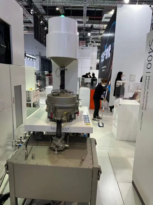 重载 V 型滚轮导轨在军工金属增材 3D 打印送粉小车的应用案例