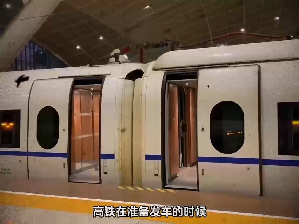 滚轮导轨在高铁推拉门上的应用